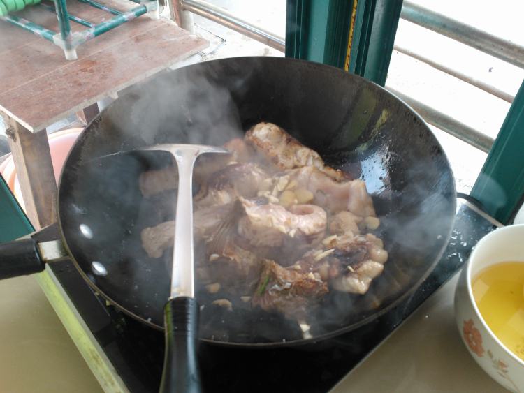 菌菇炖草鱼步骤7