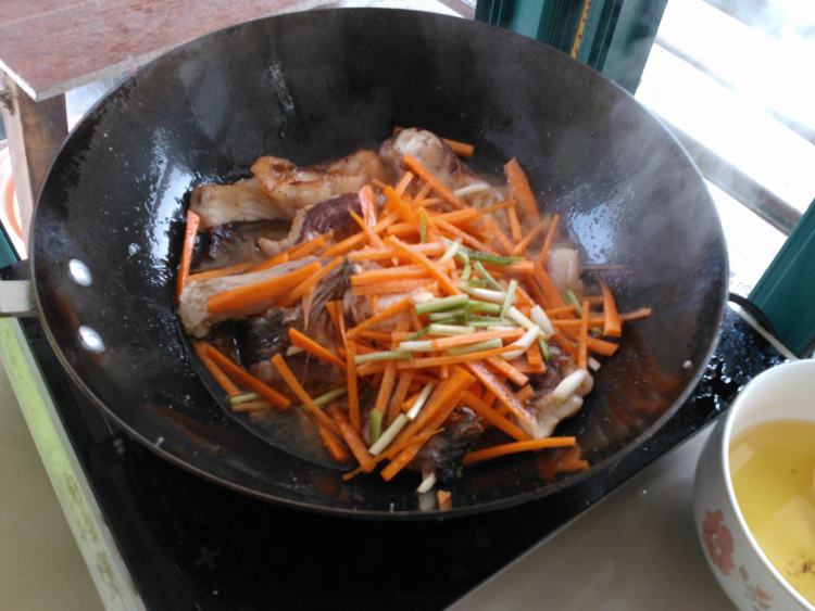 菌菇炖草鱼步骤8
