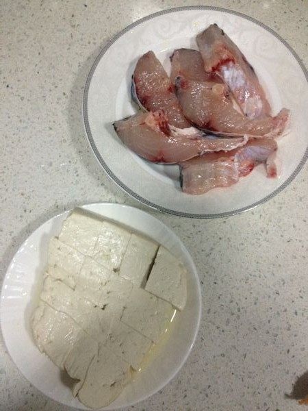 豆腐焖草鱼步骤1