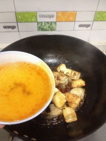 豆腐焖草鱼步骤7