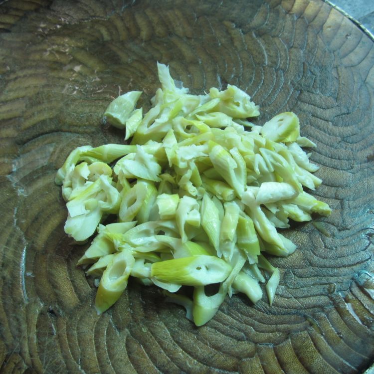 小笋煮鱼步骤2
