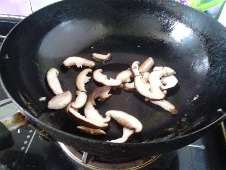 香菇炖草鱼块步骤7