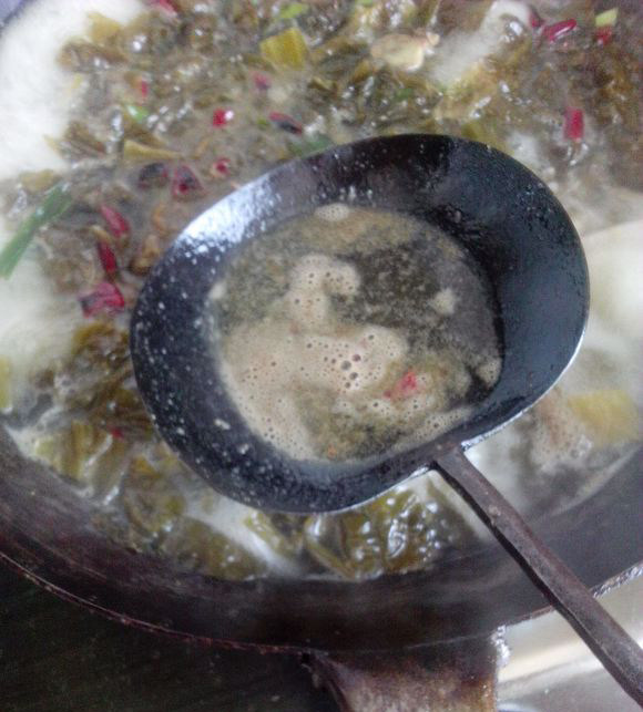 酸菜豆皮炖鱼步骤10
