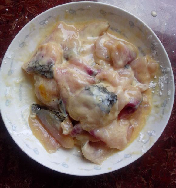 酸菜豆皮炖鱼步骤9