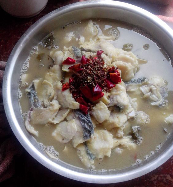 酸菜豆皮炖鱼步骤14