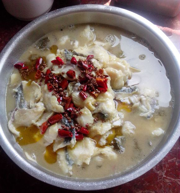 酸菜豆皮炖鱼步骤16