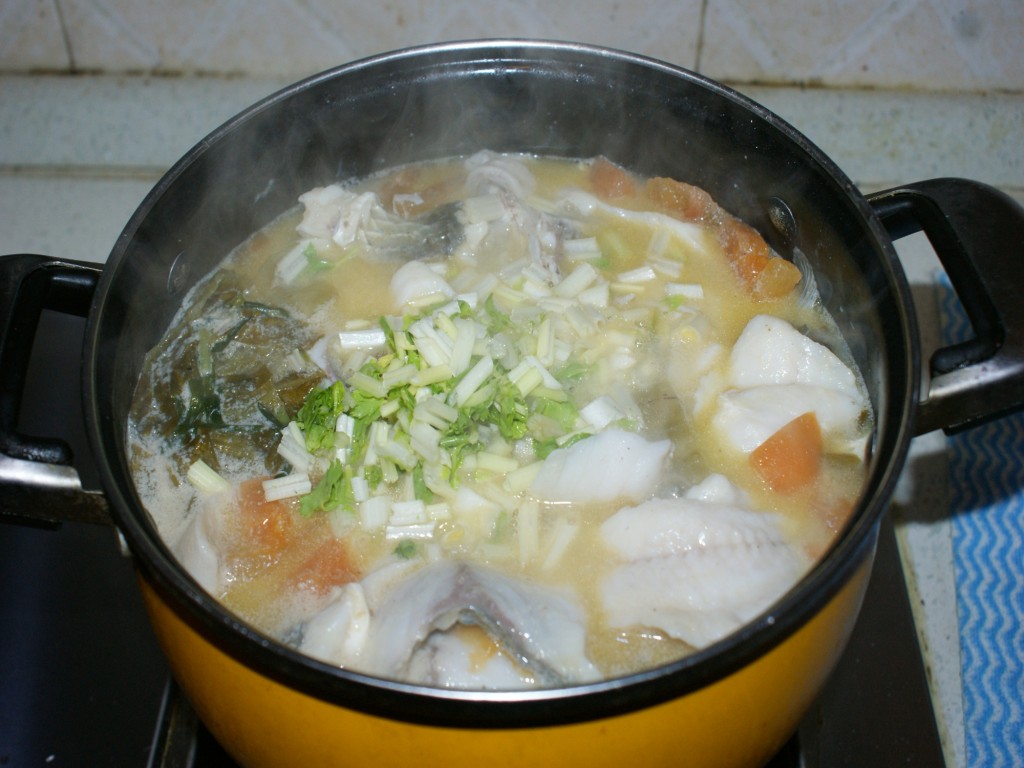 番茄酸菜鱼步骤6