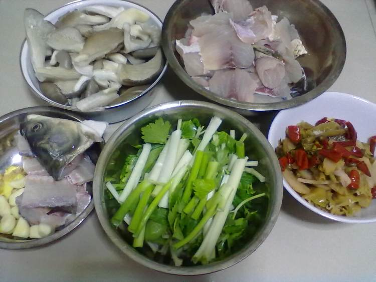 菌汤酸菜鱼步骤1