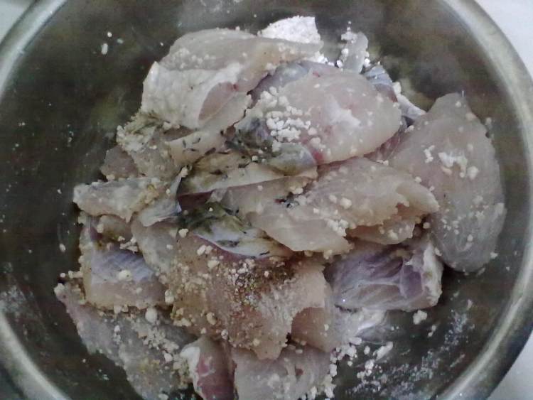 菌汤酸菜鱼步骤2