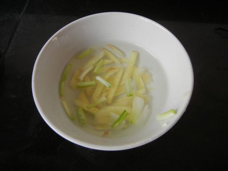 草鱼丸子步骤2