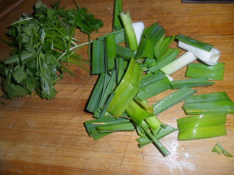 蒜苗烧草鱼步骤2