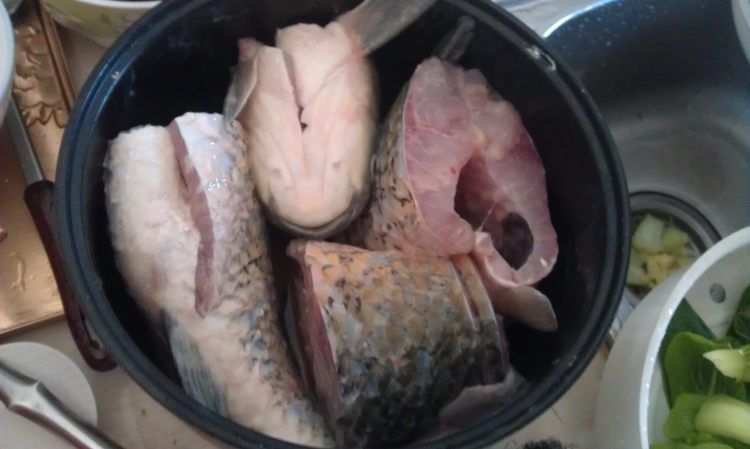 香辣草鱼炖豆腐步骤2