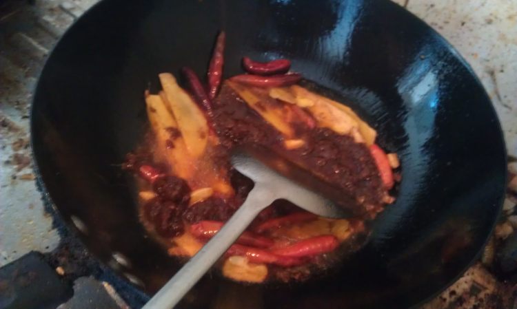 香辣草鱼炖豆腐步骤3