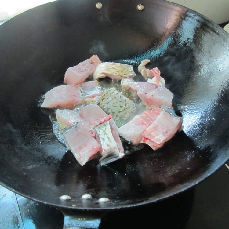 扁豆煮鱼步骤3