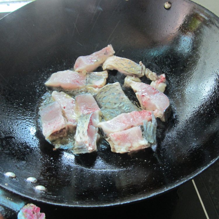 扁豆煮鱼步骤5
