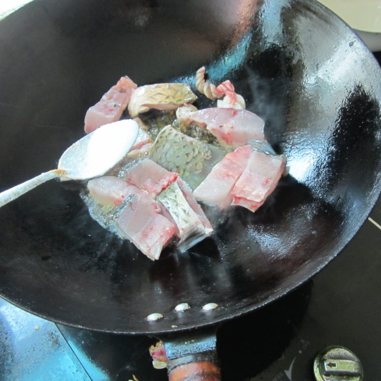 扁豆煮鱼步骤4