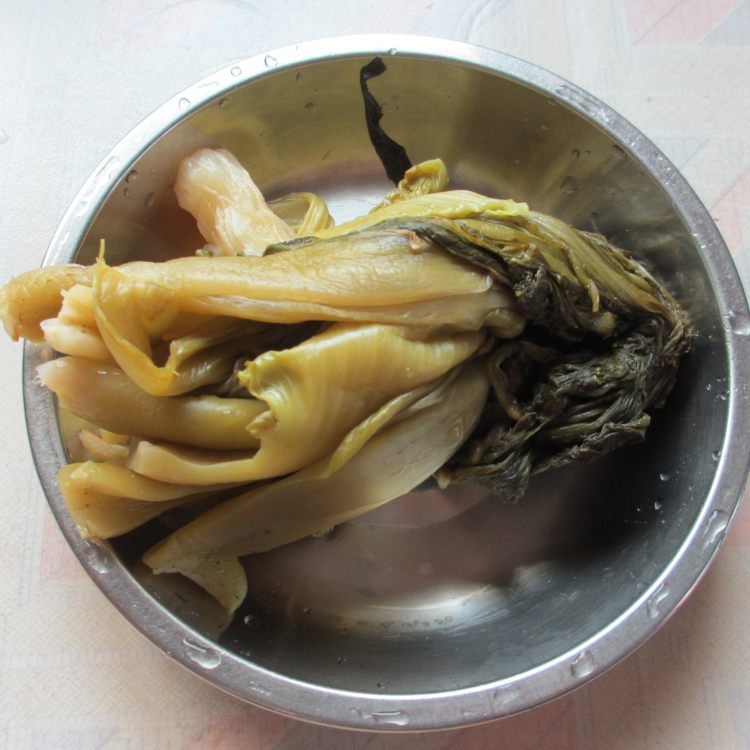 酸菜煮鱼步骤2