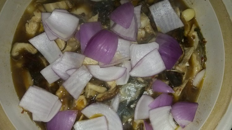 洋葱香菇鱼煲步骤9