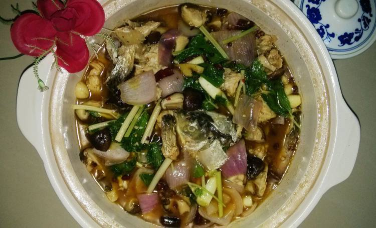 洋葱香菇鱼煲步骤12