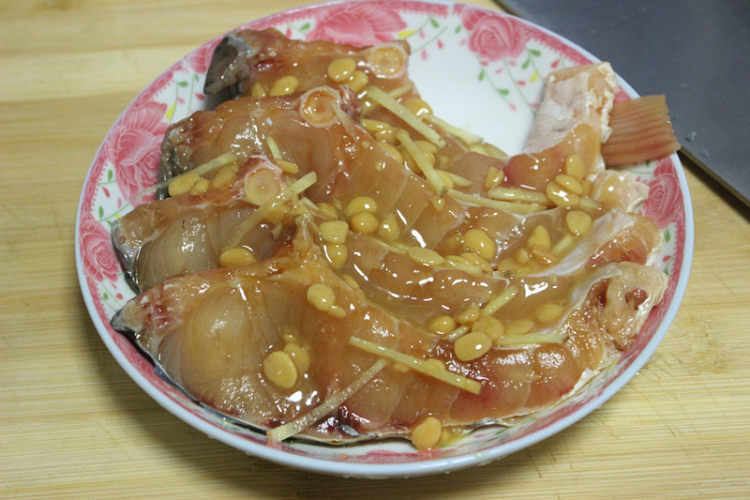 潮汕豆酱草鱼步骤3