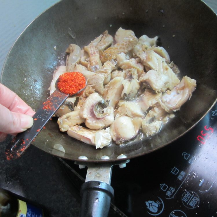 芹菜大蒜麻辣鱼步骤4