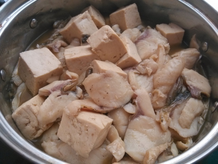 豆腐炖鱼步骤15