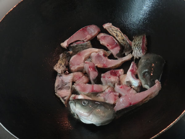 草鱼生菜汤步骤2