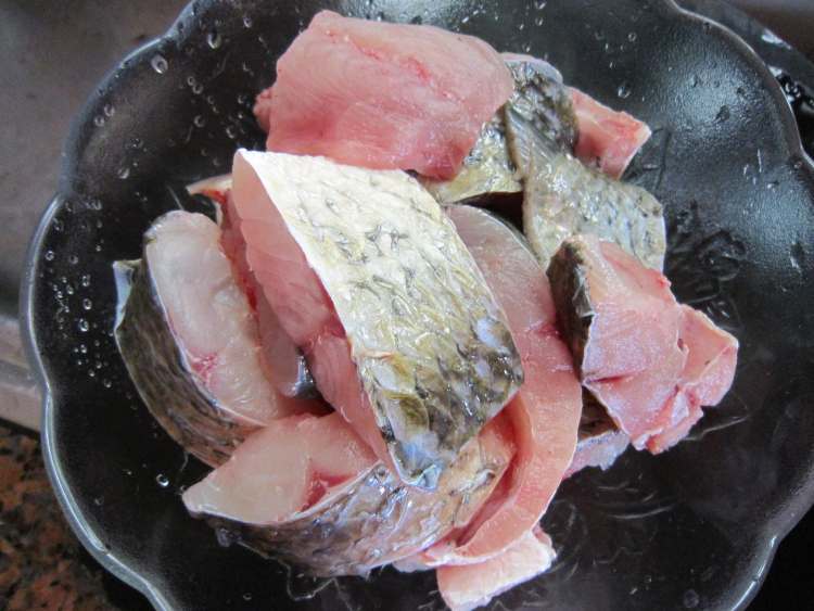 豆豉烧鱼块步骤1