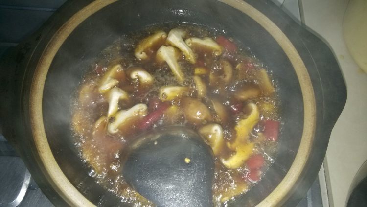 砂锅香菇鱼块煲步骤4