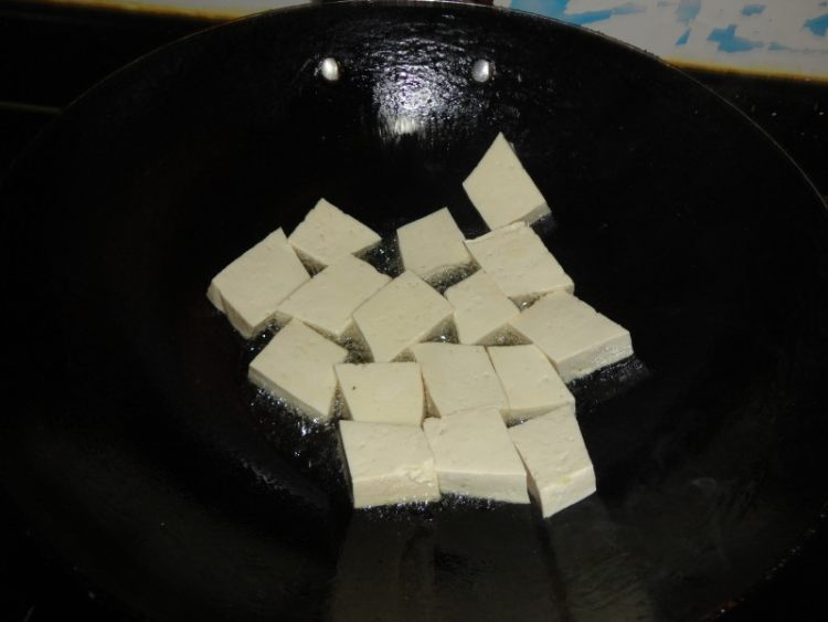 草鱼焖豆腐步骤2