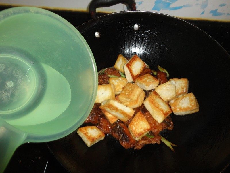 草鱼焖豆腐步骤9