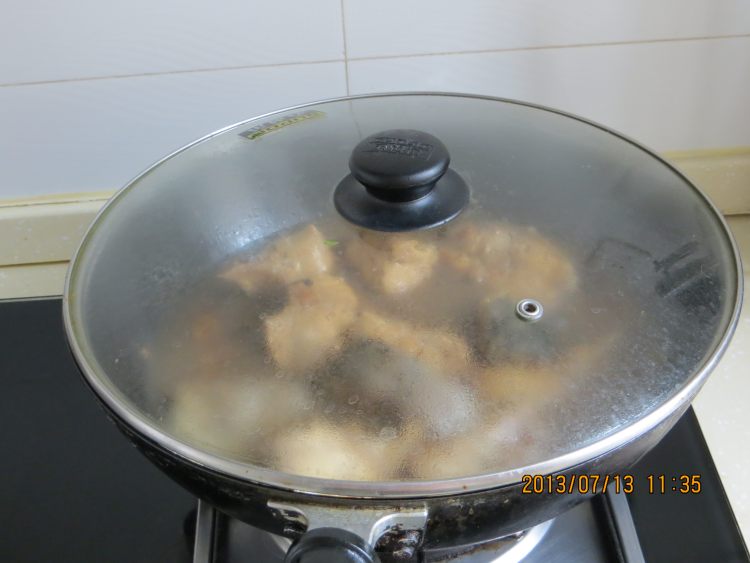 家常炖草鱼块步骤5