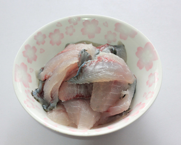 香菜鱼片步骤1