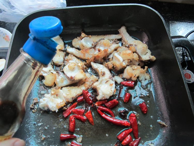 茶油煮鱼步骤7