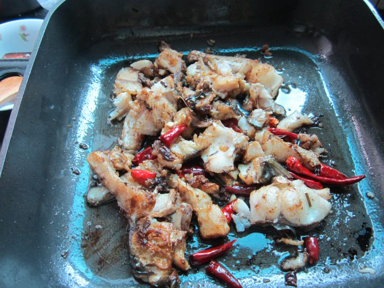 茶油煮鱼步骤8