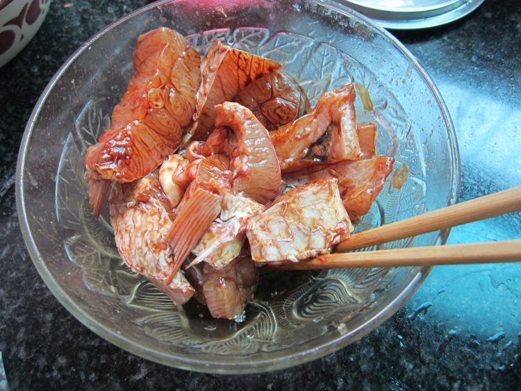 大蒜煮鱼步骤4