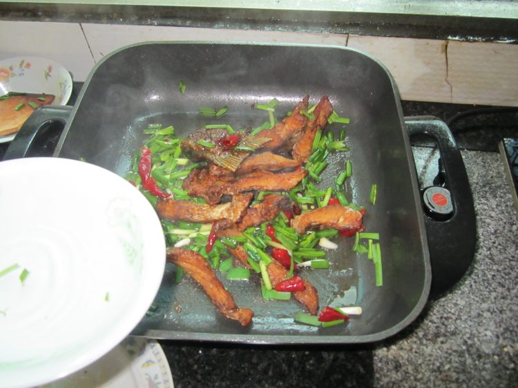 大蒜煮鱼步骤11