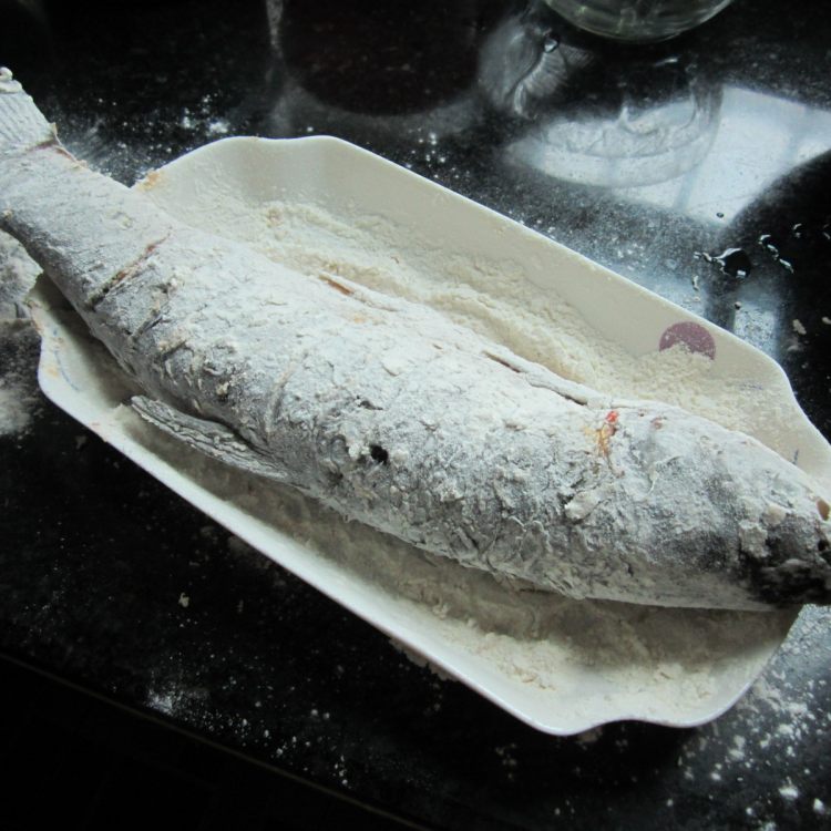 酥全鱼步骤4