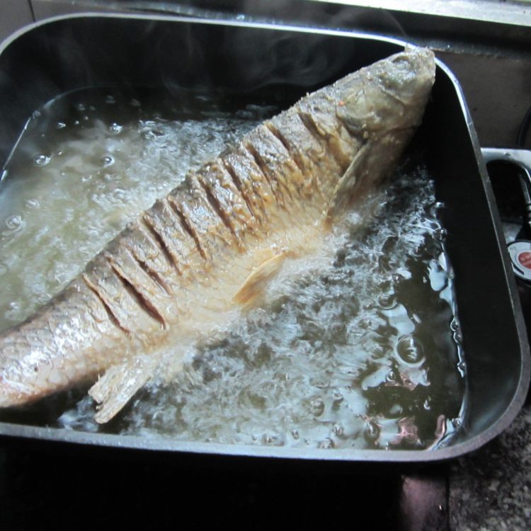 酥全鱼步骤5