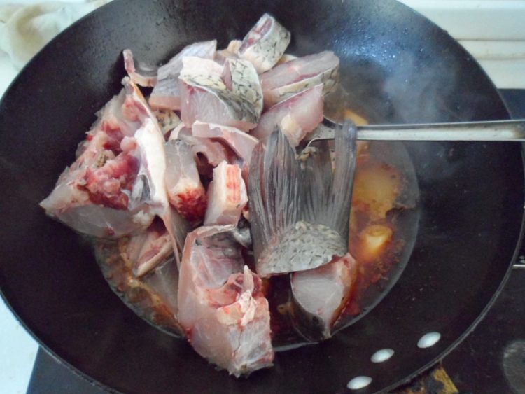 豆瓣酱烧鱼步骤5
