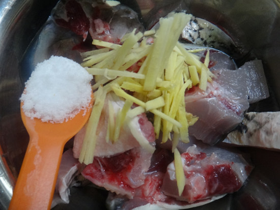 金针菇草鱼汤步骤4