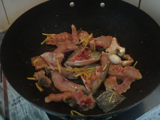 金针菇草鱼汤步骤8