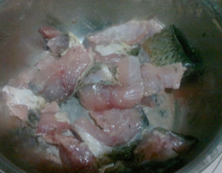 木耳豆腐炖全鱼步骤2