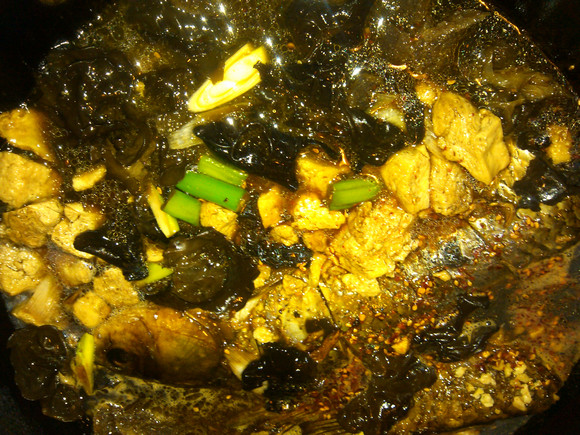 木耳豆腐炖全鱼步骤6