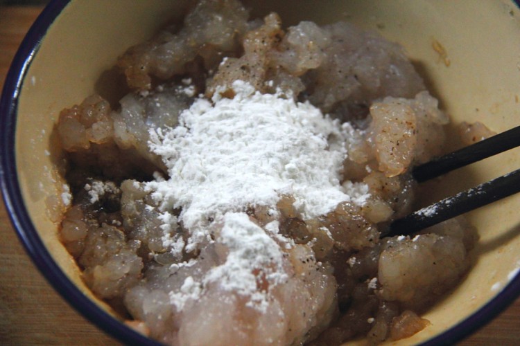 青椒鲍菇鱼块步骤2
