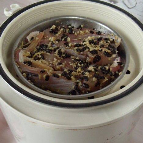蒜蓉豆瓣蒸鱼步骤4