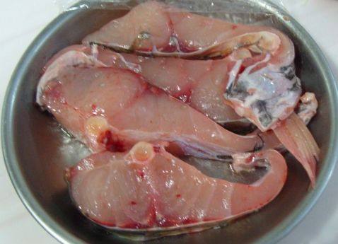 蒜蓉豆瓣蒸鱼步骤1