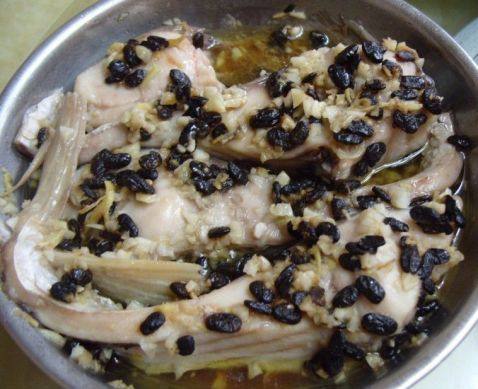 蒜蓉豆瓣蒸鱼步骤5