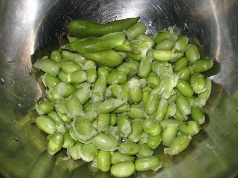 鲜黄豆焖鱼步骤1