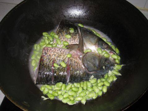 鲜黄豆焖鱼步骤5